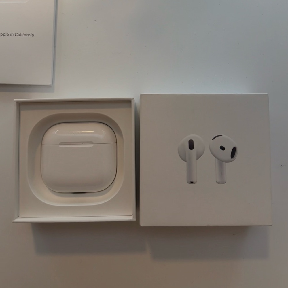 Apple Airpods 4th Generation